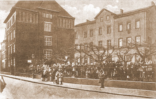 Heddernheimer Schule um 1922.