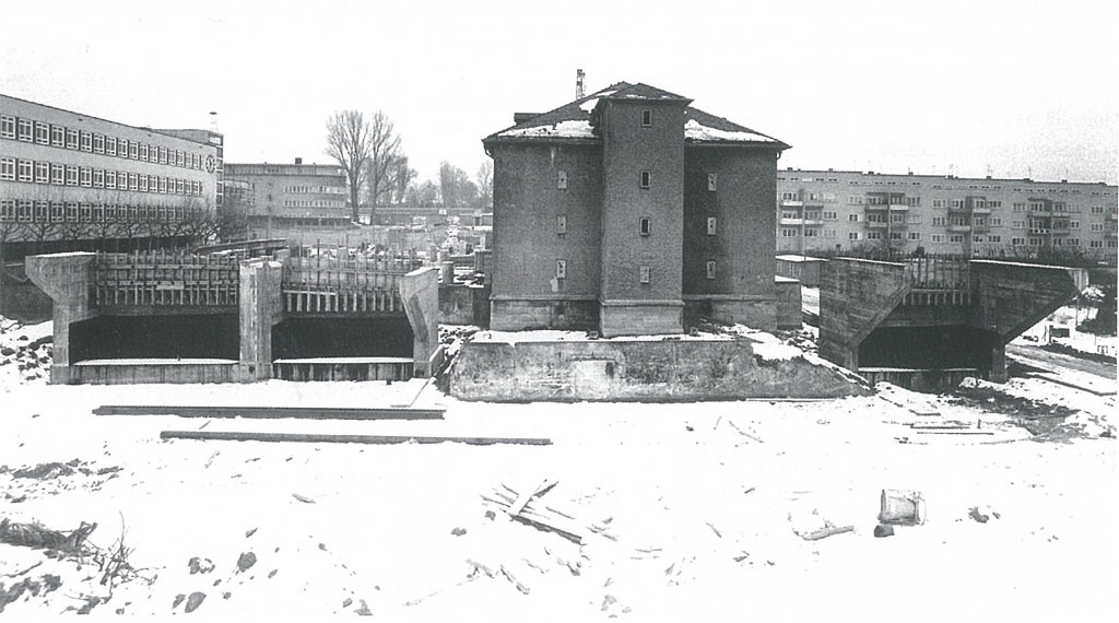 Bunker Hadrianstraße  - Bunkerstandort zwischen den im Bau befindlichen Fahrbahnen der Rosa-Luxemburg-Straße 1969.