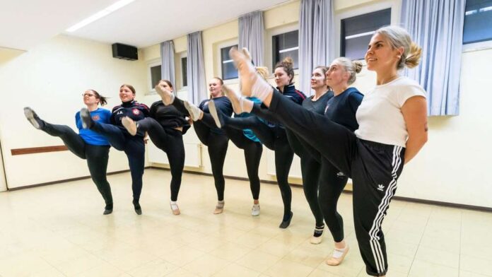 Endlich wieder Training mit einem Ziel: Die Show-Tanz-Gruppe probt für den großen Tag. © Holger Menzel