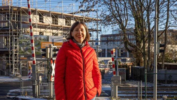 Ortsvorsteherin Katja Klenner (CDU) begrüßt das neue Wohnquartier, das an der Sandelmühle entsteht, sieht aber auch Probleme in der Verkehrsanbindung. © Rolf Oeser
