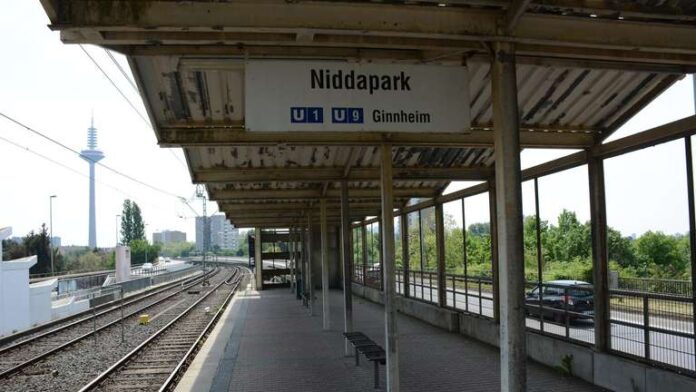 Wenig genutzt und in die Jahre gekommen ist die U-Bahn-Haltestelle Niddapark. © Unger
